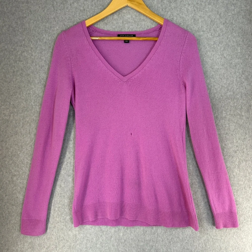 Ann Taylor‎ Size Small Pink Cashmere Sweater V-Neck Long Sleeve Knit Preppy FLAW